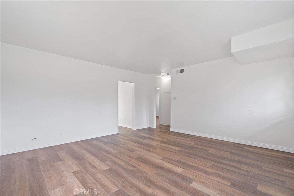 534 Roosevelt Road N Property Photo 3