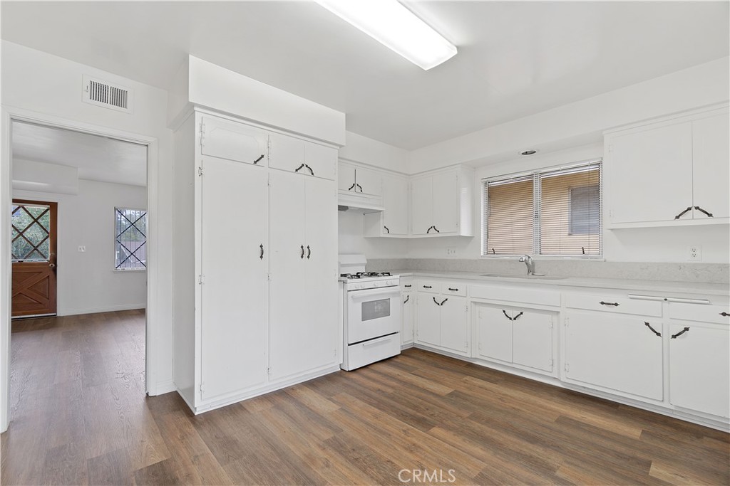 534 Roosevelt Road N Property Photo 5