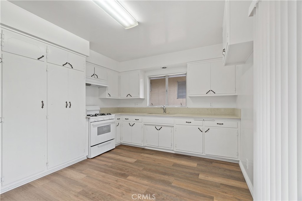 534 Roosevelt Road N Property Photo 6