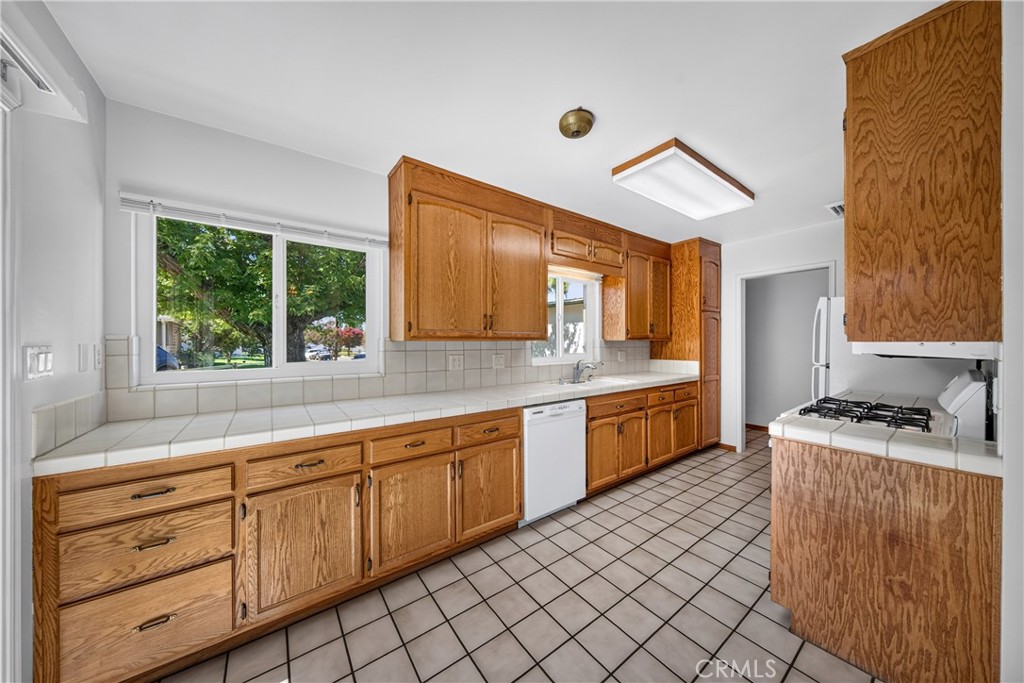 19 Hastings Property Photo 3