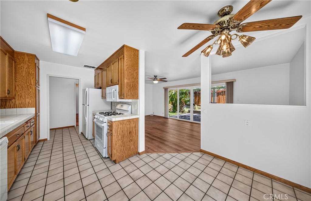 19 Hastings Property Photo 6