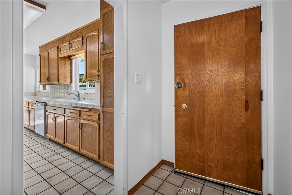19 Hastings Property Photo 7