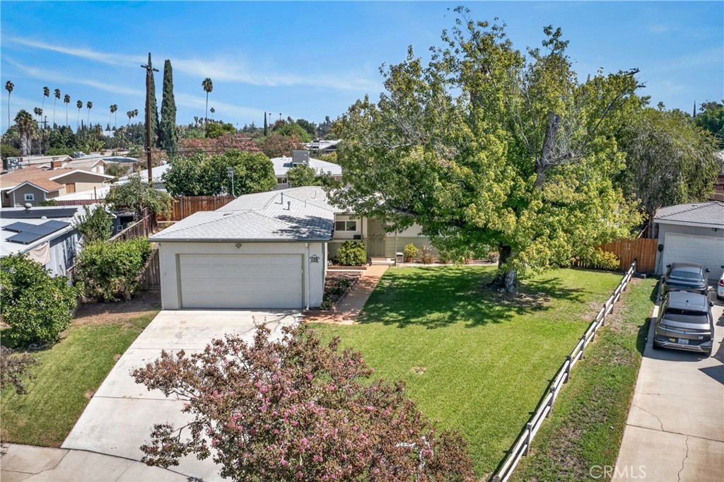 19 Hastings Property Photo 38