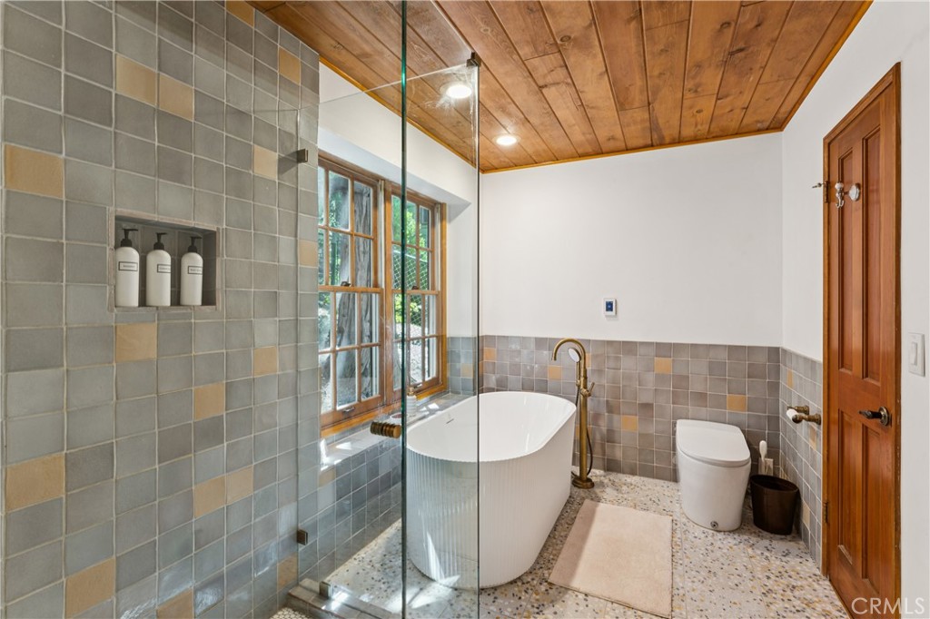 425 Golf Course Way Property Photo 17