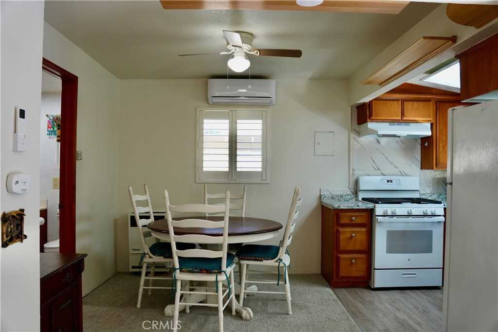22911 Redwood Property Photo 7