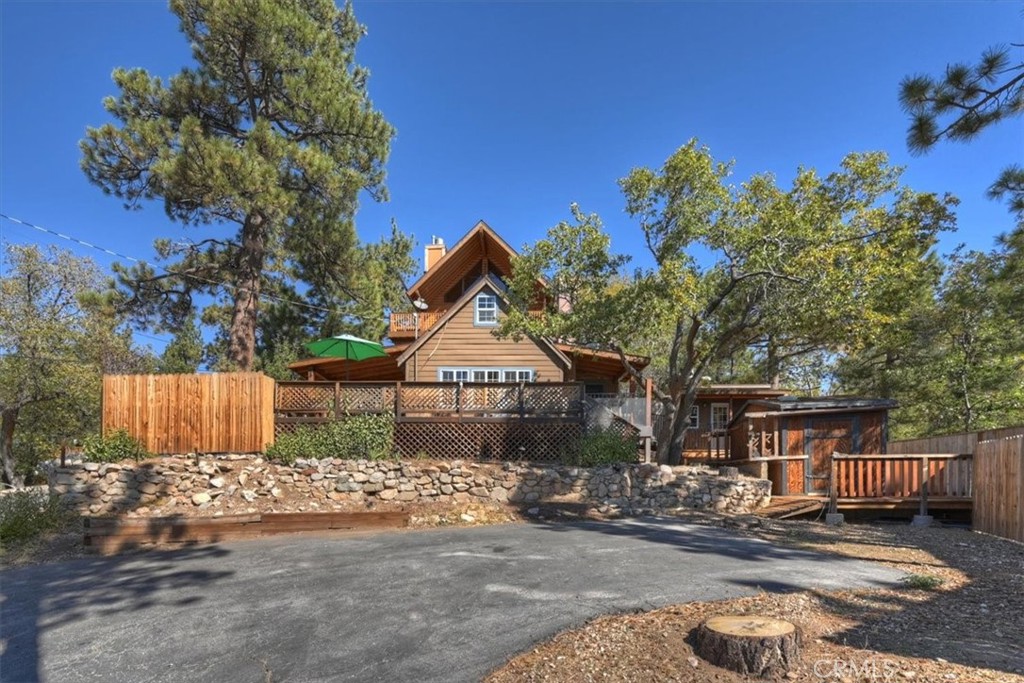 1137 Ridge Property Photo 3