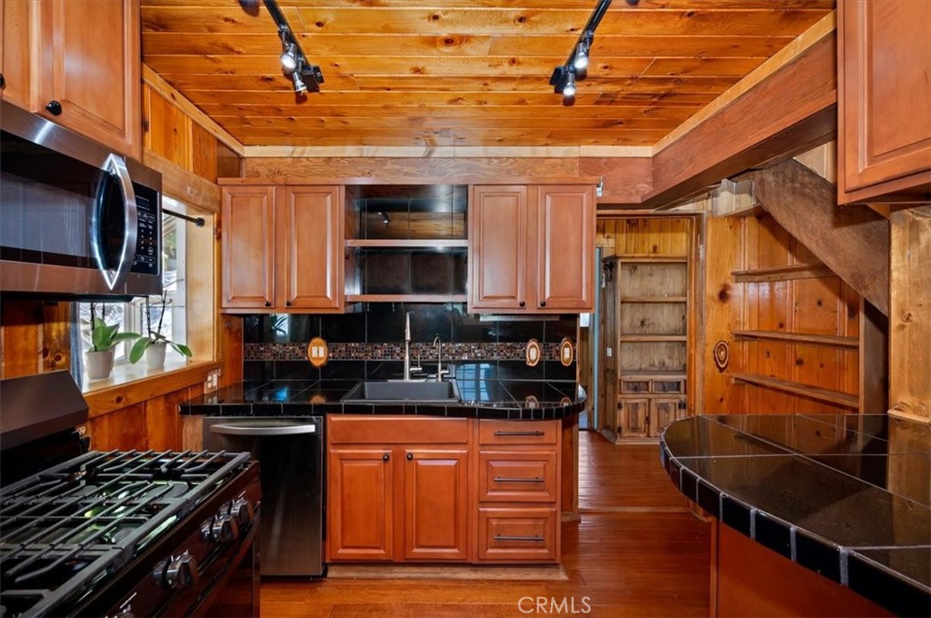 1137 Ridge Property Photo 8