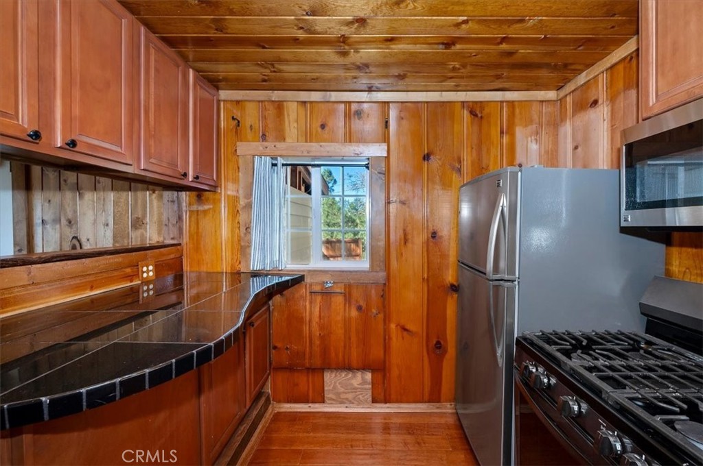 1137 Ridge Property Photo 9