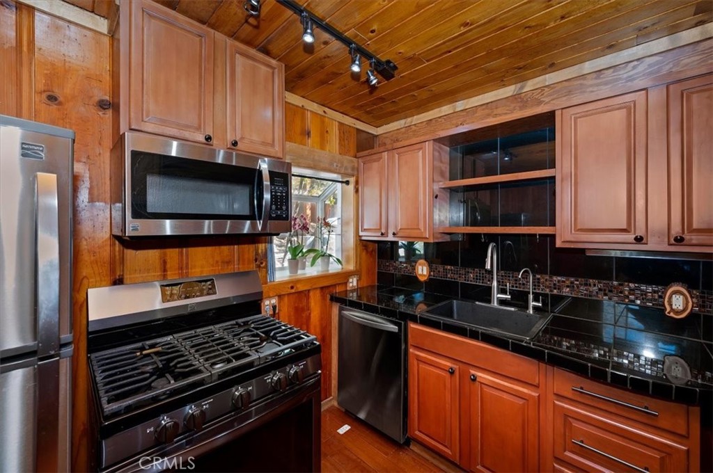 1137 Ridge Property Photo 10
