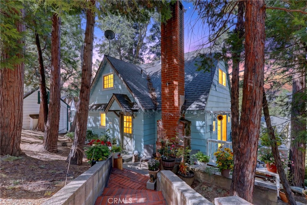 208 Heliotrope Property Image
