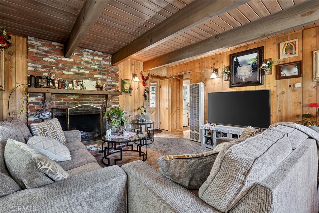 208 Heliotrope Property Photo 3