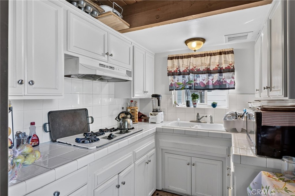 208 Heliotrope Property Photo 11