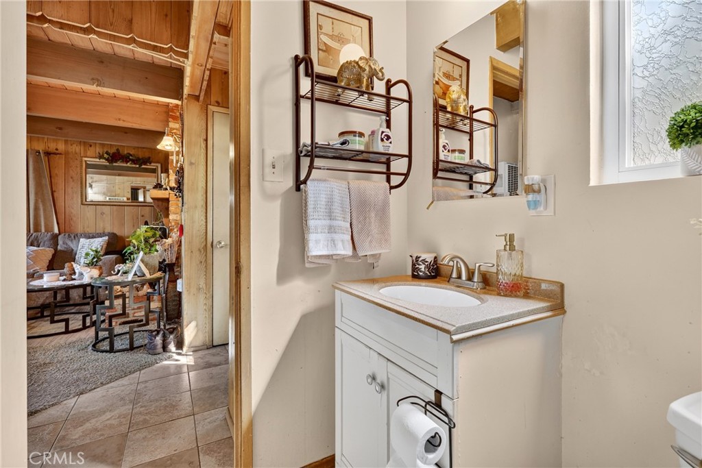 208 Heliotrope Property Photo 27