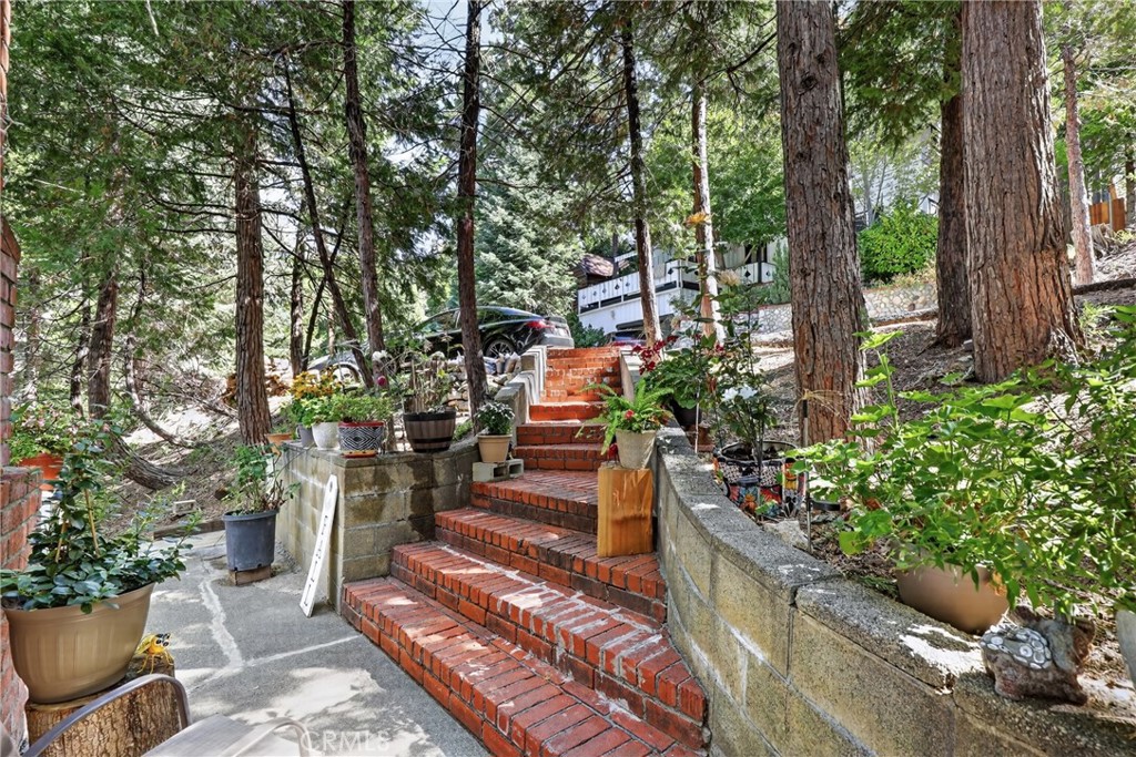 208 Heliotrope Property Photo 34