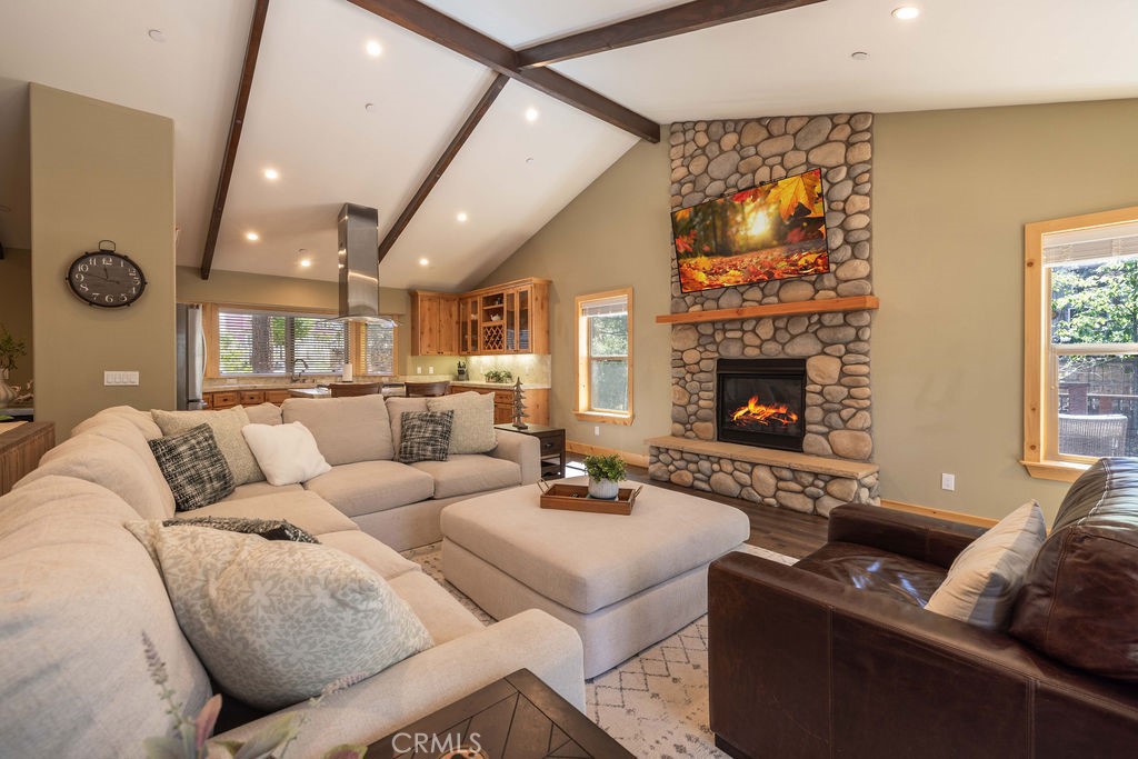 451 Pineview Property Photo 4