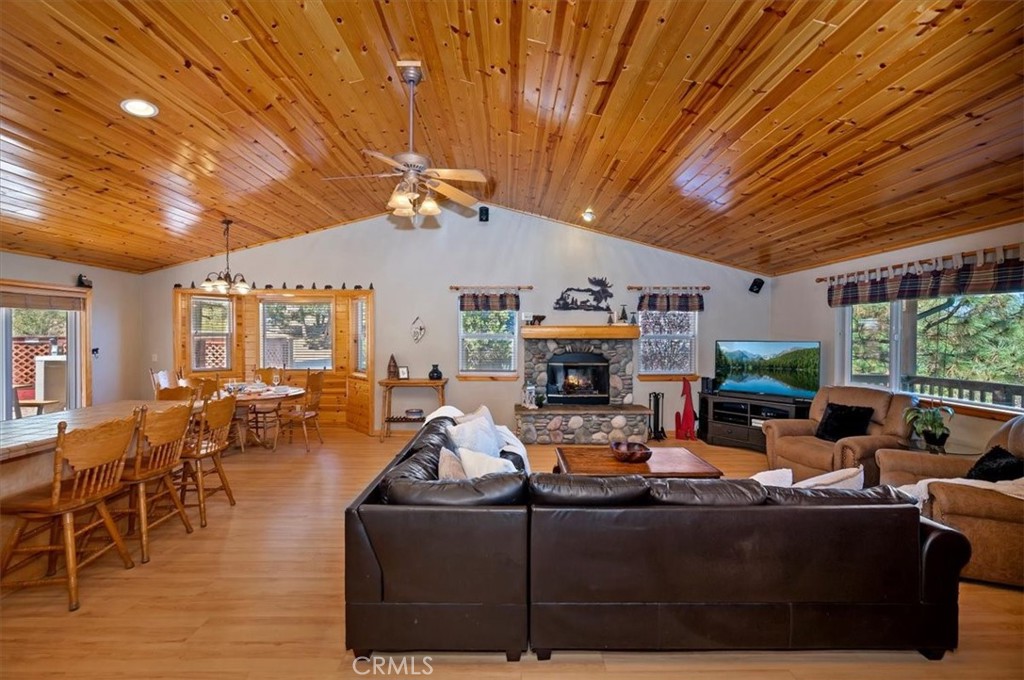 473 Villa Grove Property Photo 12