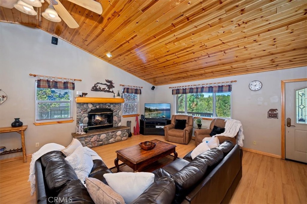 473 Villa Grove Property Photo 13