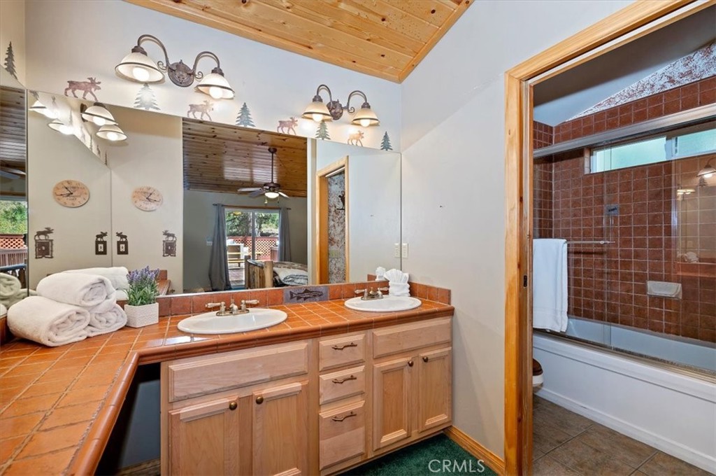 473 Villa Grove Property Photo 24