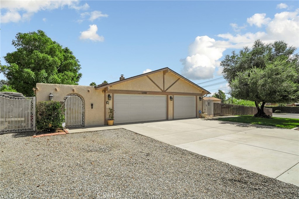 11990 Lasselle Street Property Photo 2