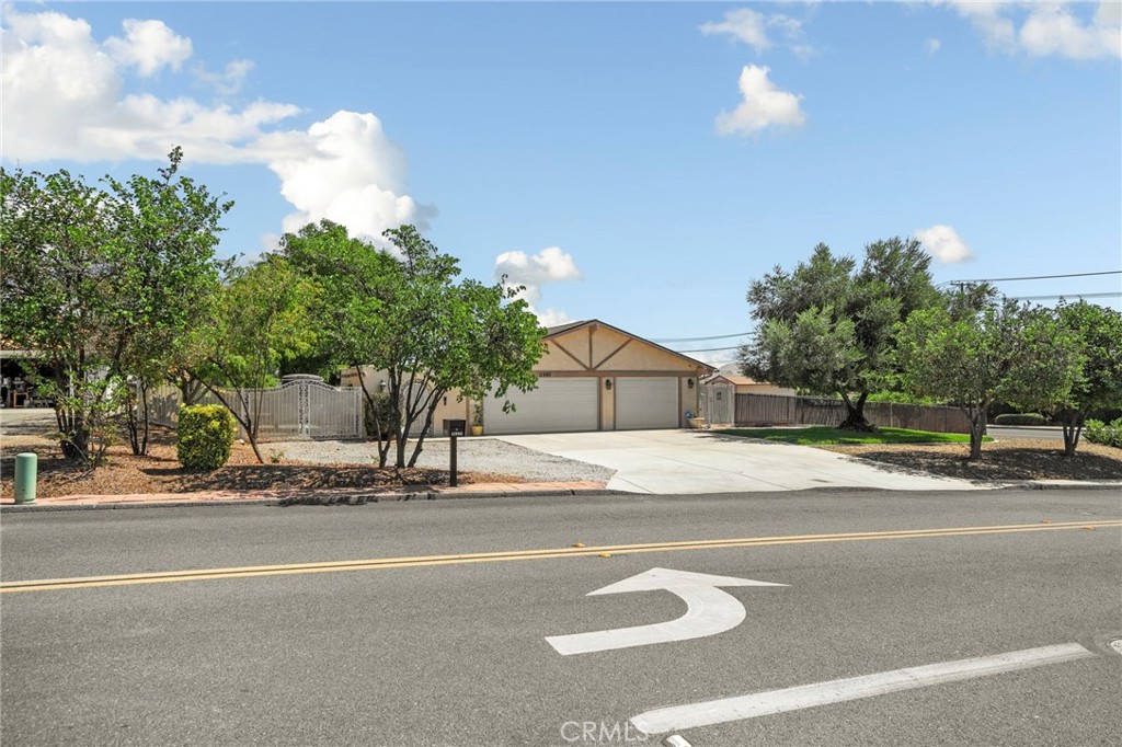 11990 Lasselle Street Property Photo 4