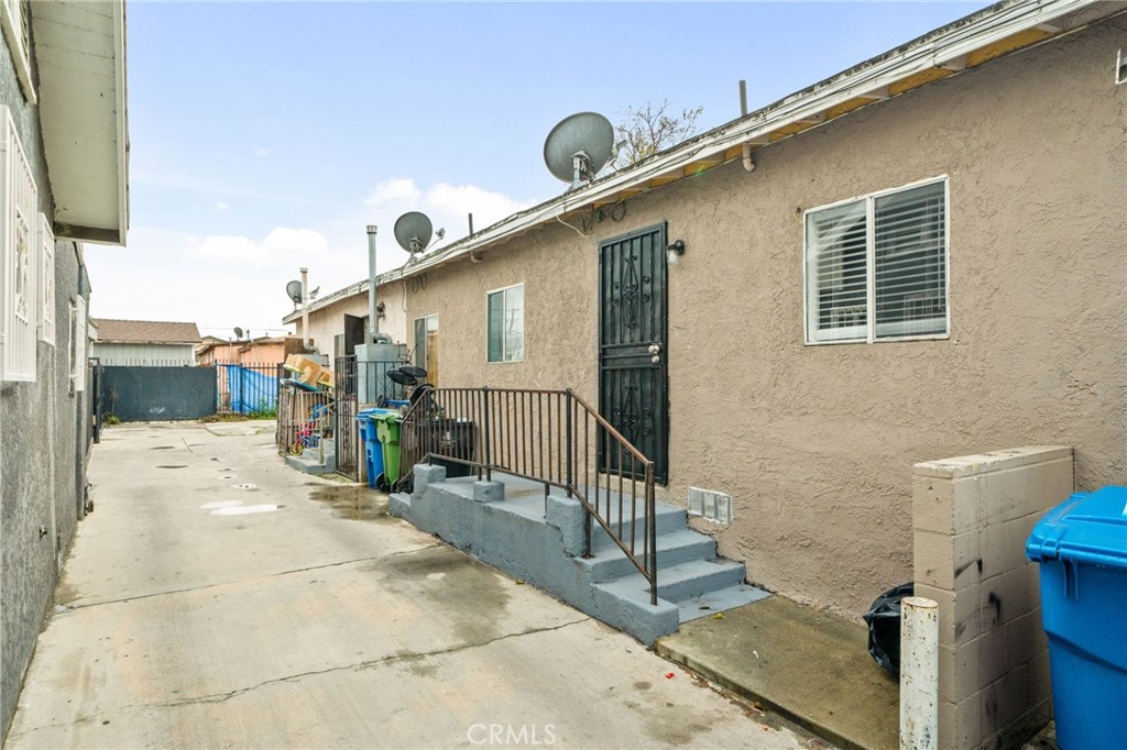 9538 Compton Avenue Property Photo 10