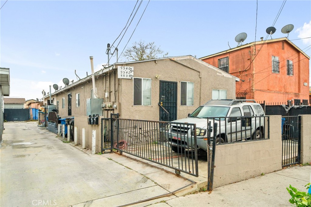 9538 Compton Avenue Property Photo 1