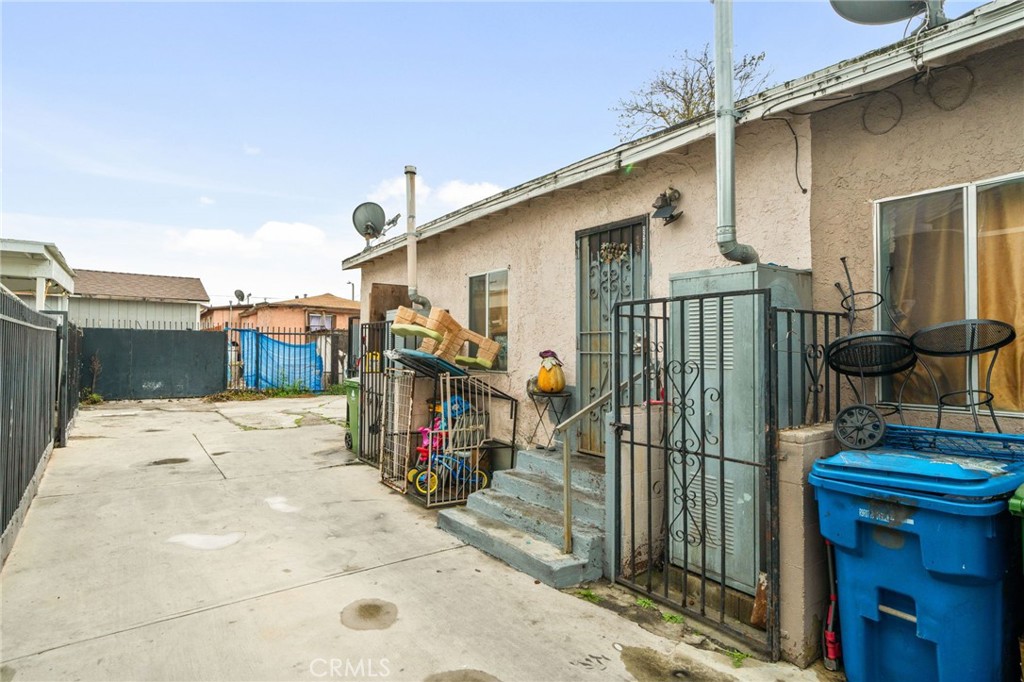 9538 Compton Avenue Property Photo 20