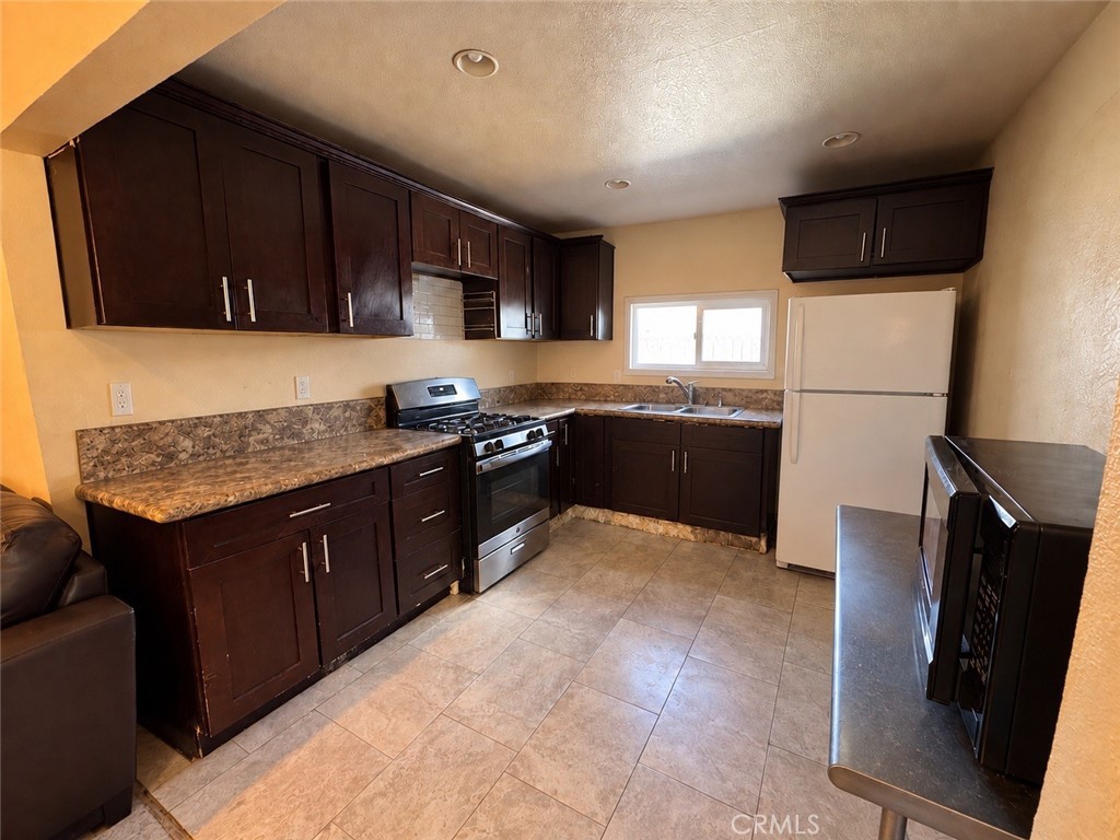 25508 Paloma Drive Property Photo 6