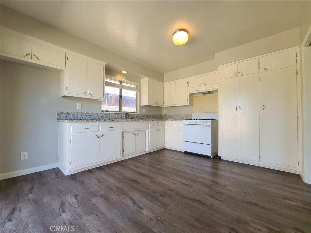 534 Roosevelt Road A Property Photo 6