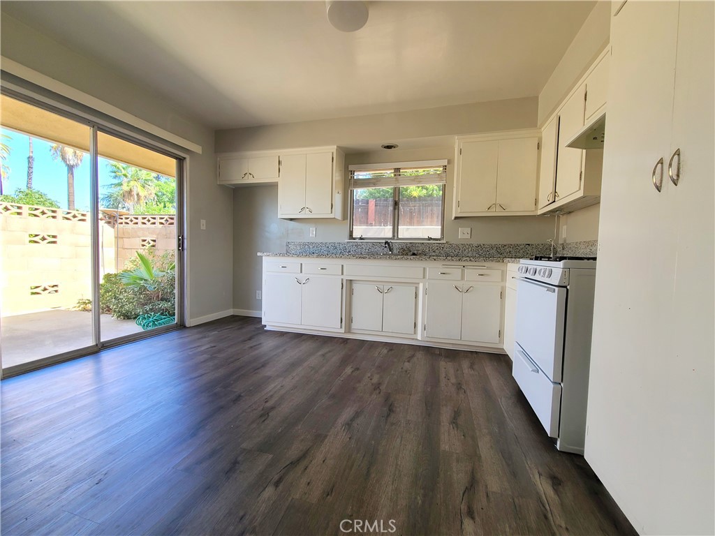534 Roosevelt Road A Property Photo 7