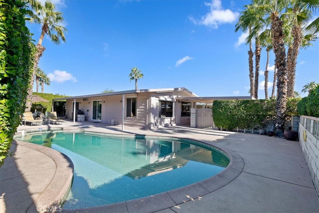 73182 Palm Greens Property Photo 1