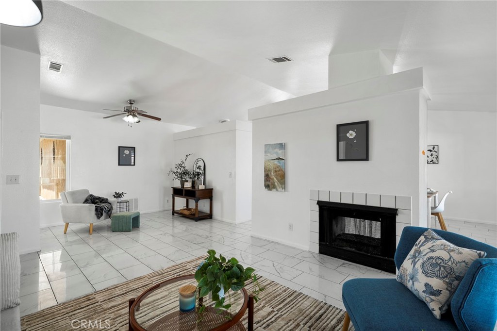11778 Begonia Property Photo 2