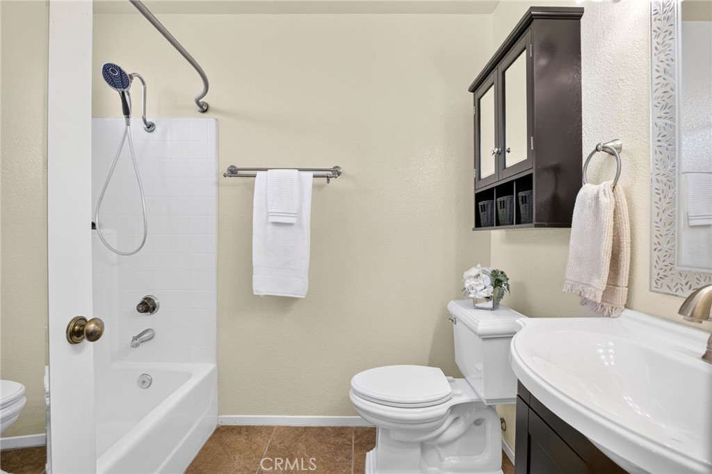 35640 Avenue H Property Photo 18