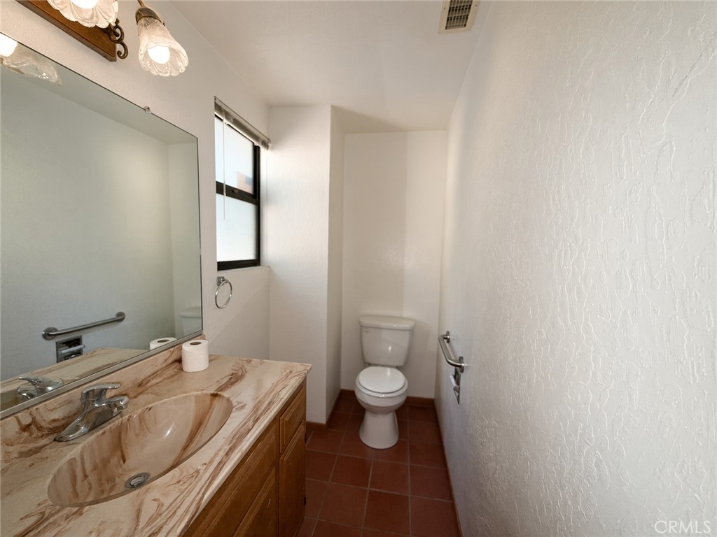 25075 Basel Property Photo 6