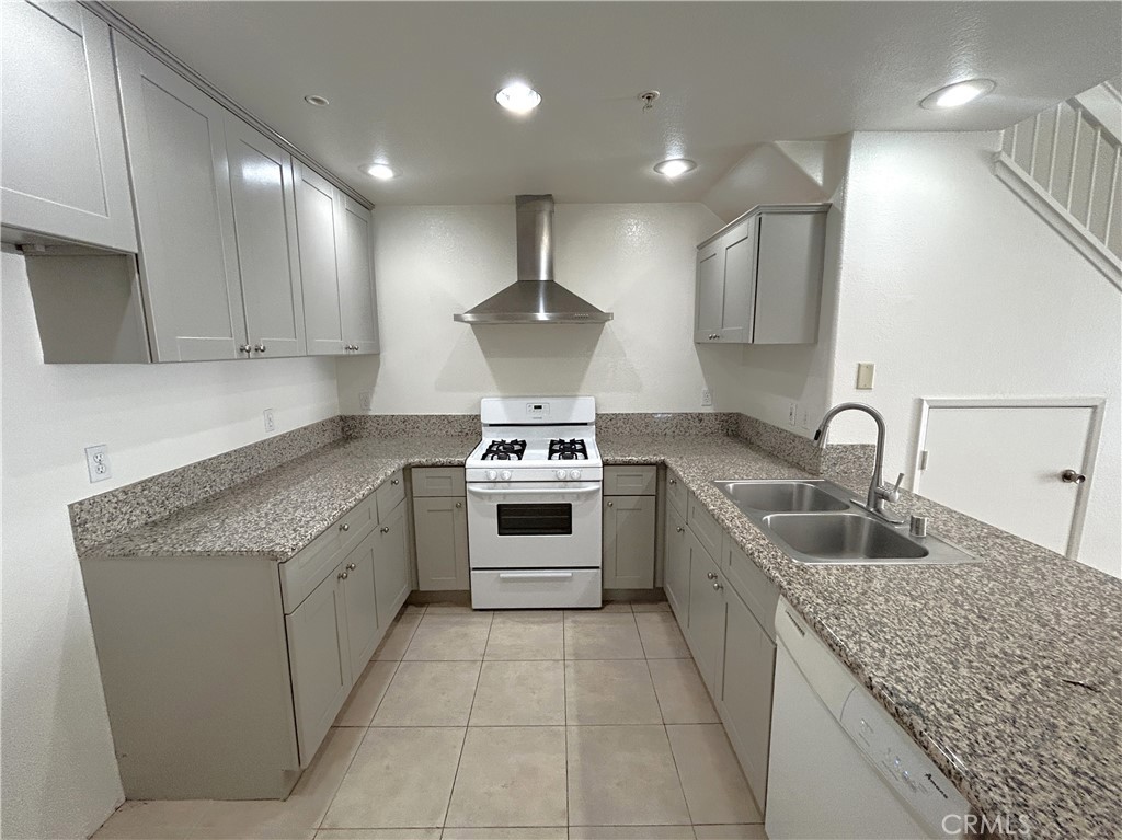 13133 Le Parc Property Photo 2