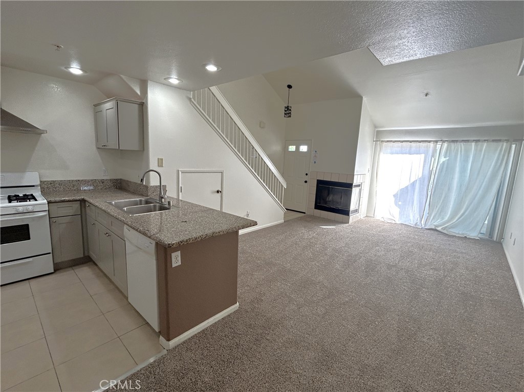 13133 Le Parc Property Photo 4