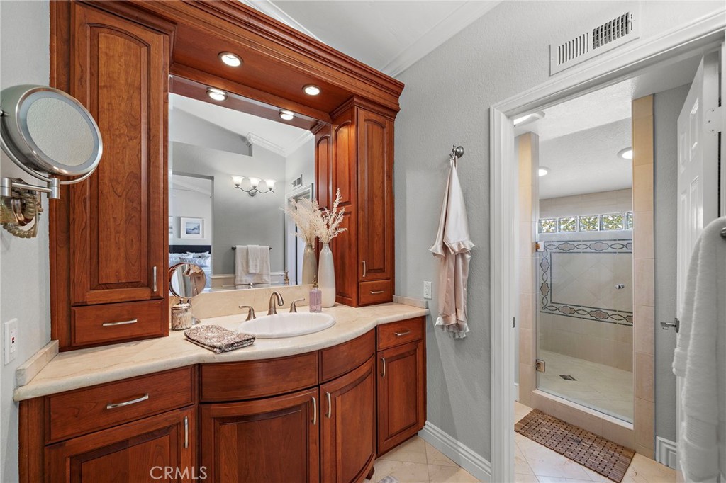 11587 Chadwick Property Photo 27