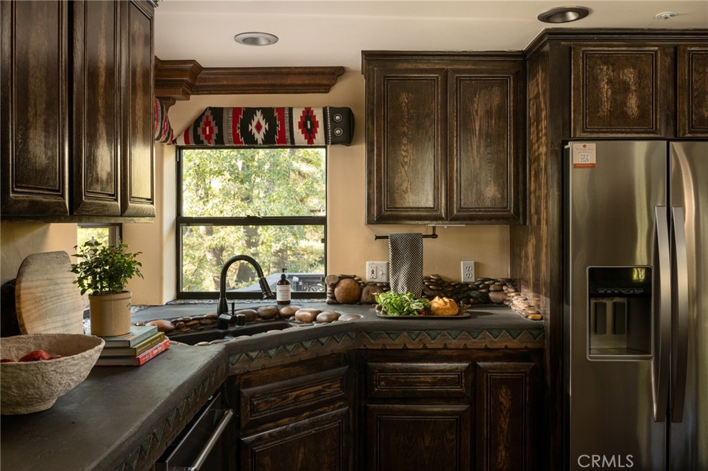 942 Lake Edge Property Photo 15