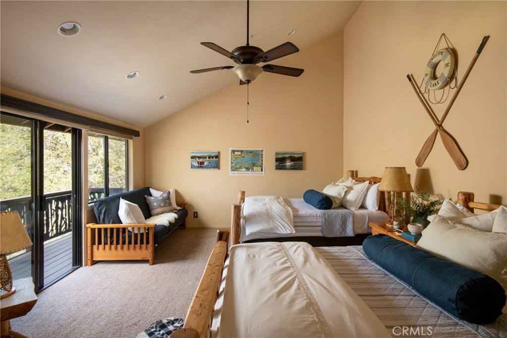 942 Lake Edge Property Photo 28