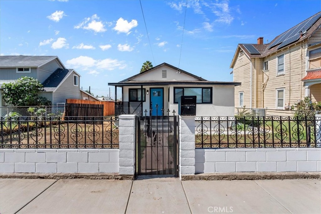 1011 Tribune Property Photo 1