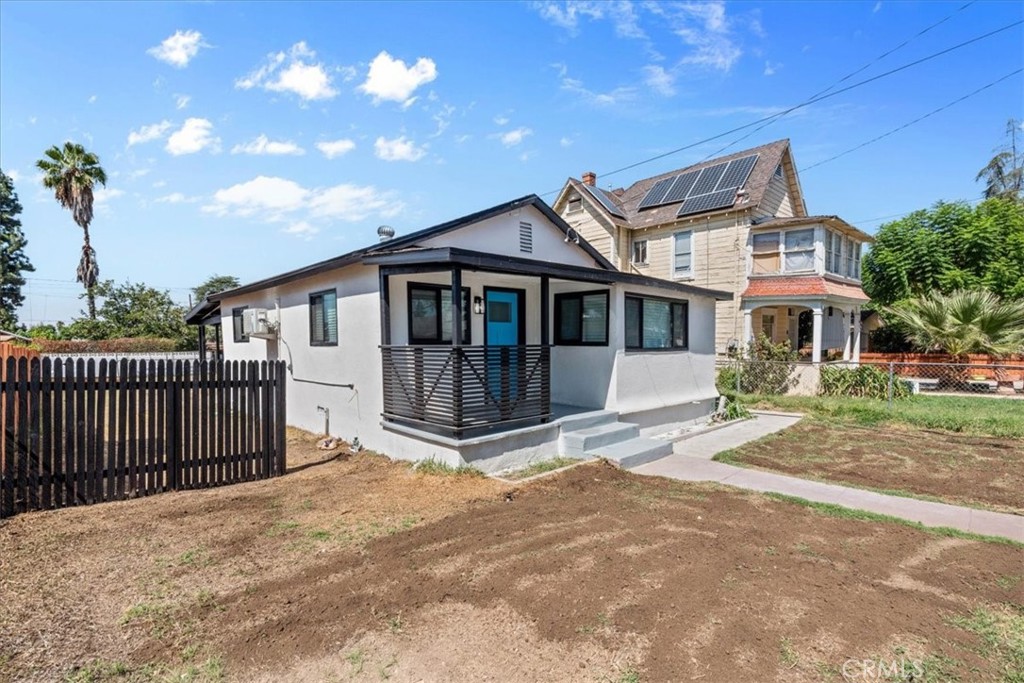 1011 Tribune Property Photo 3