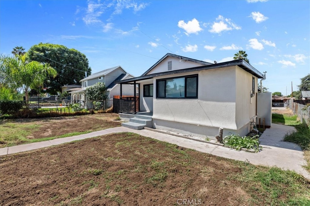 1011 Tribune Property Photo 4
