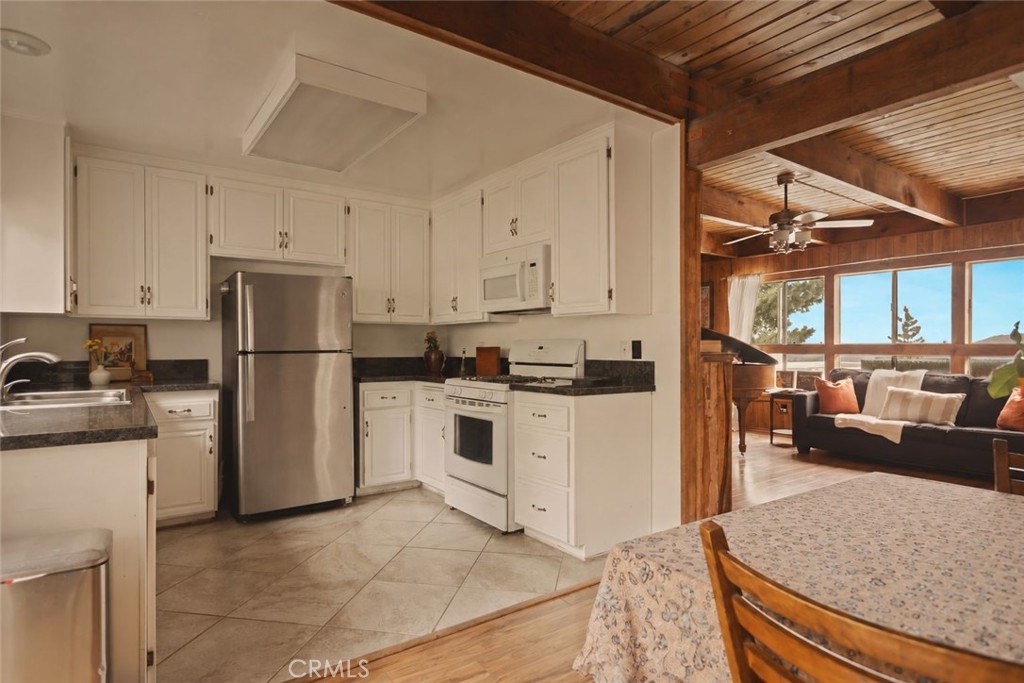 1284 Cortina Property Photo 7
