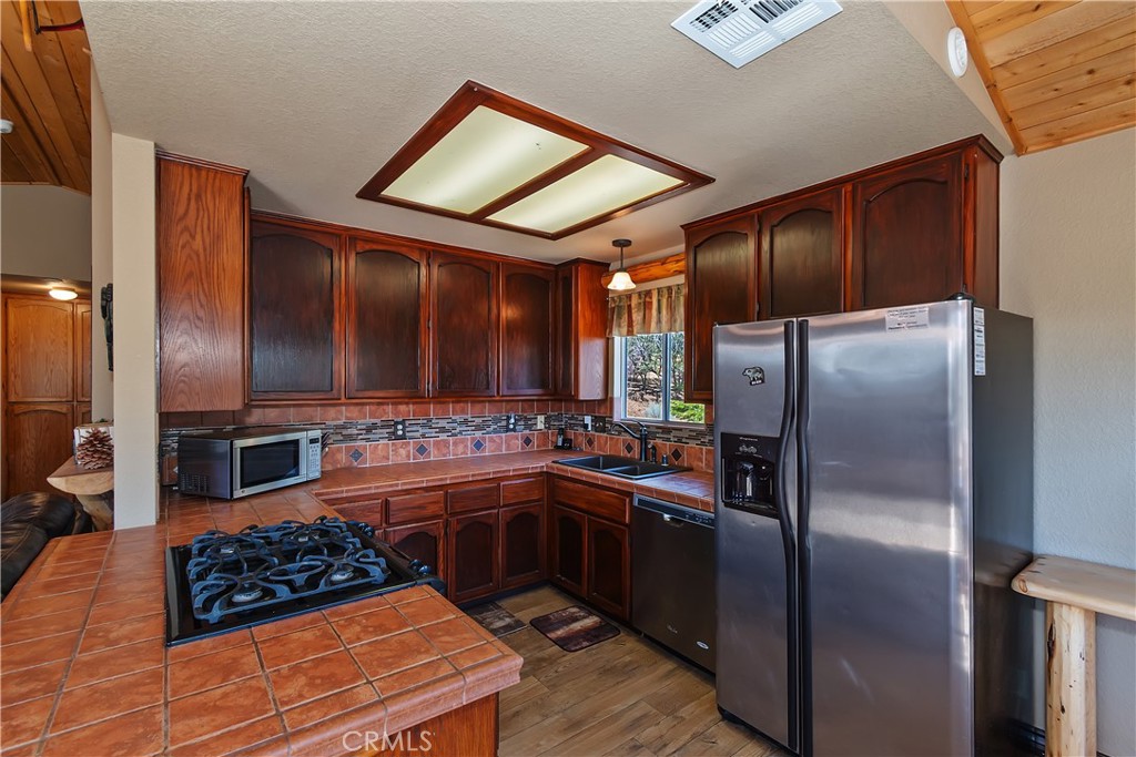 43850 Yosemite Drive Property Photo 14
