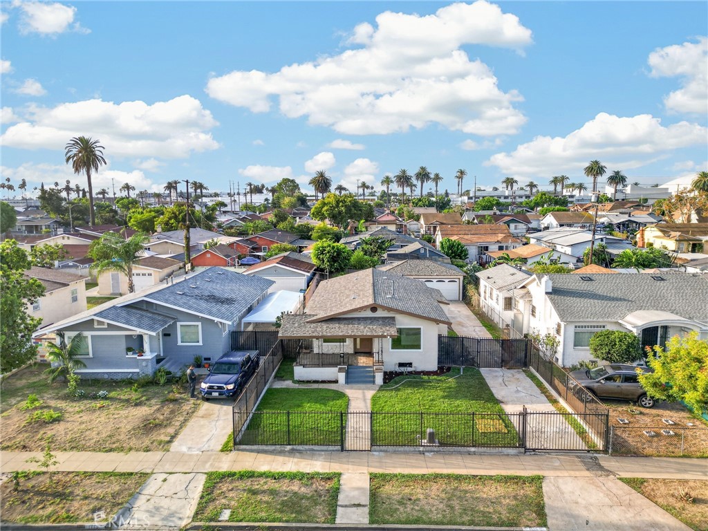 1116 W 76th Street Property Photo 4