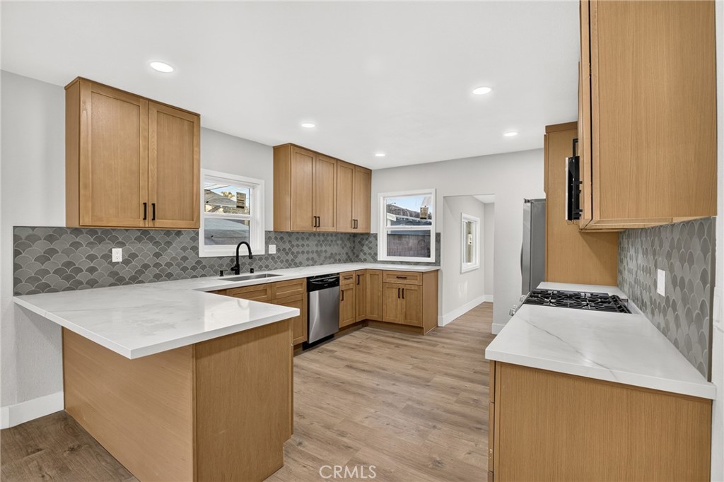 1116 W 76th Street Property Photo 8