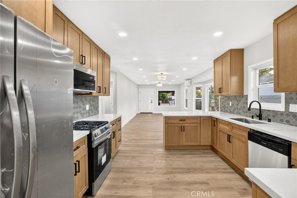 1116 W 76th Street Property Photo 9