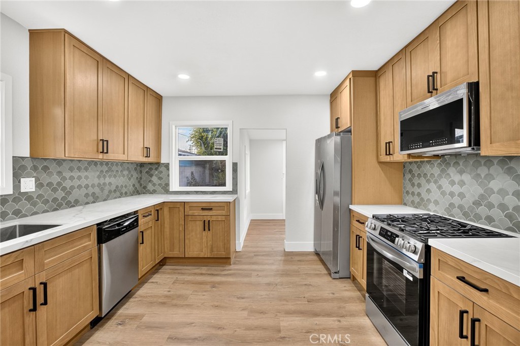 1116 W 76th Street Property Photo 10