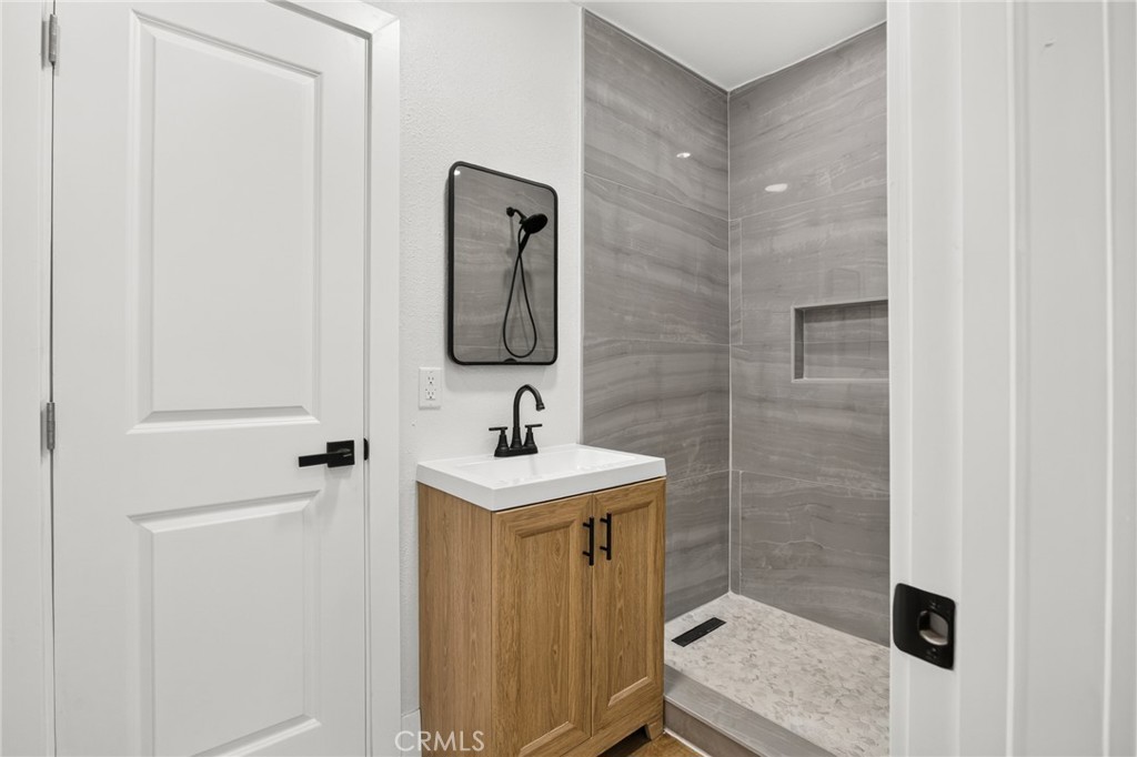 1116 W 76th Street Property Photo 18