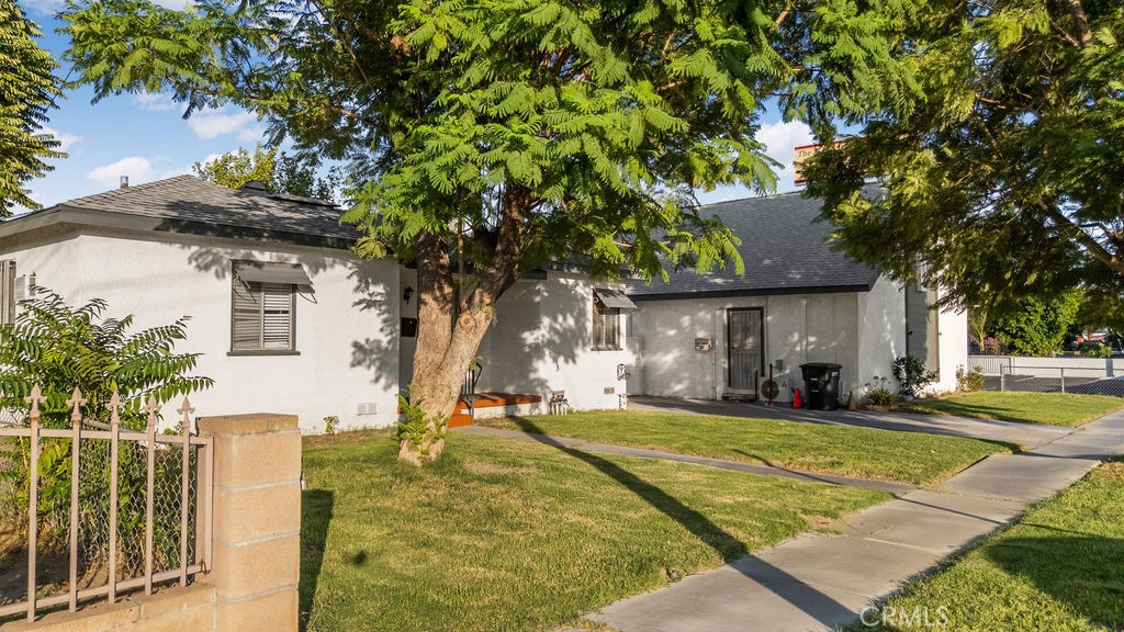 820 Larch St Property Photo 1